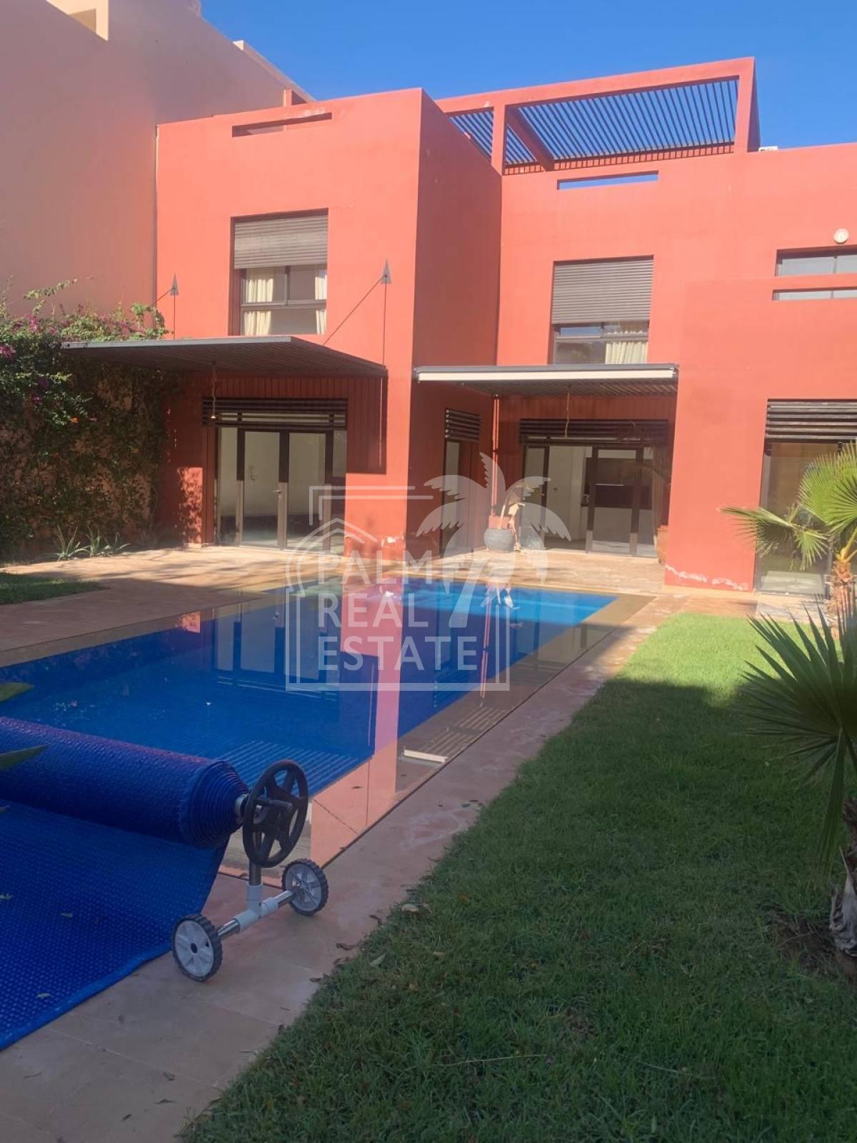 Top affaire vente riad à maaden residence golfique