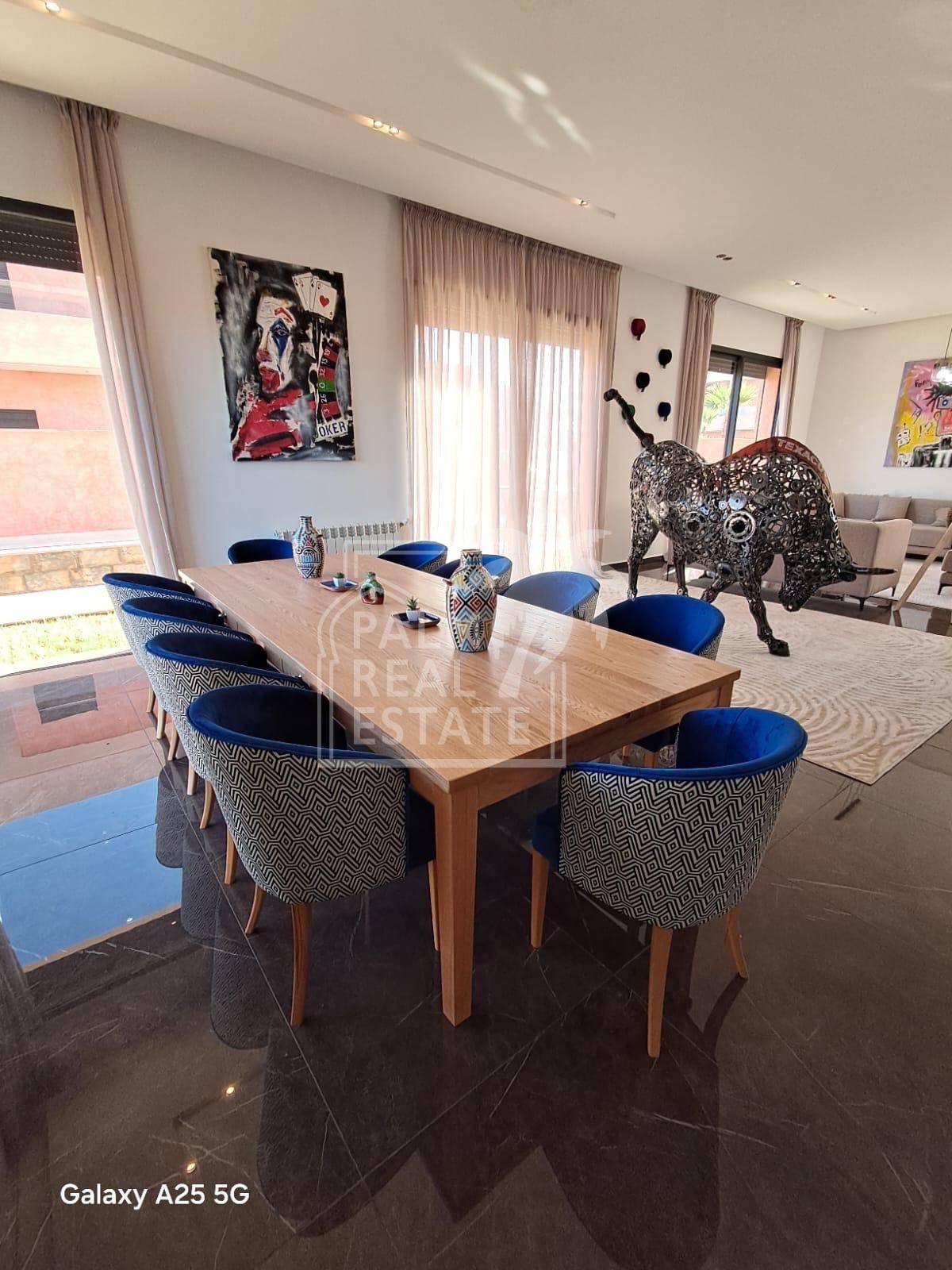 Affaire à saisir : villa de luxe à vendre dans une magnifique résidence sur la route de lourika