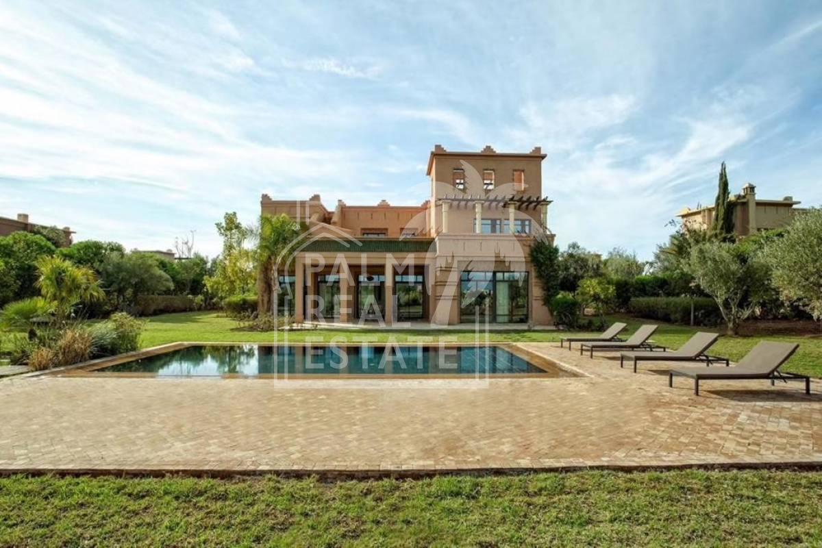 A vendre!! Magnifique villa front golf sur la route damezmiz 