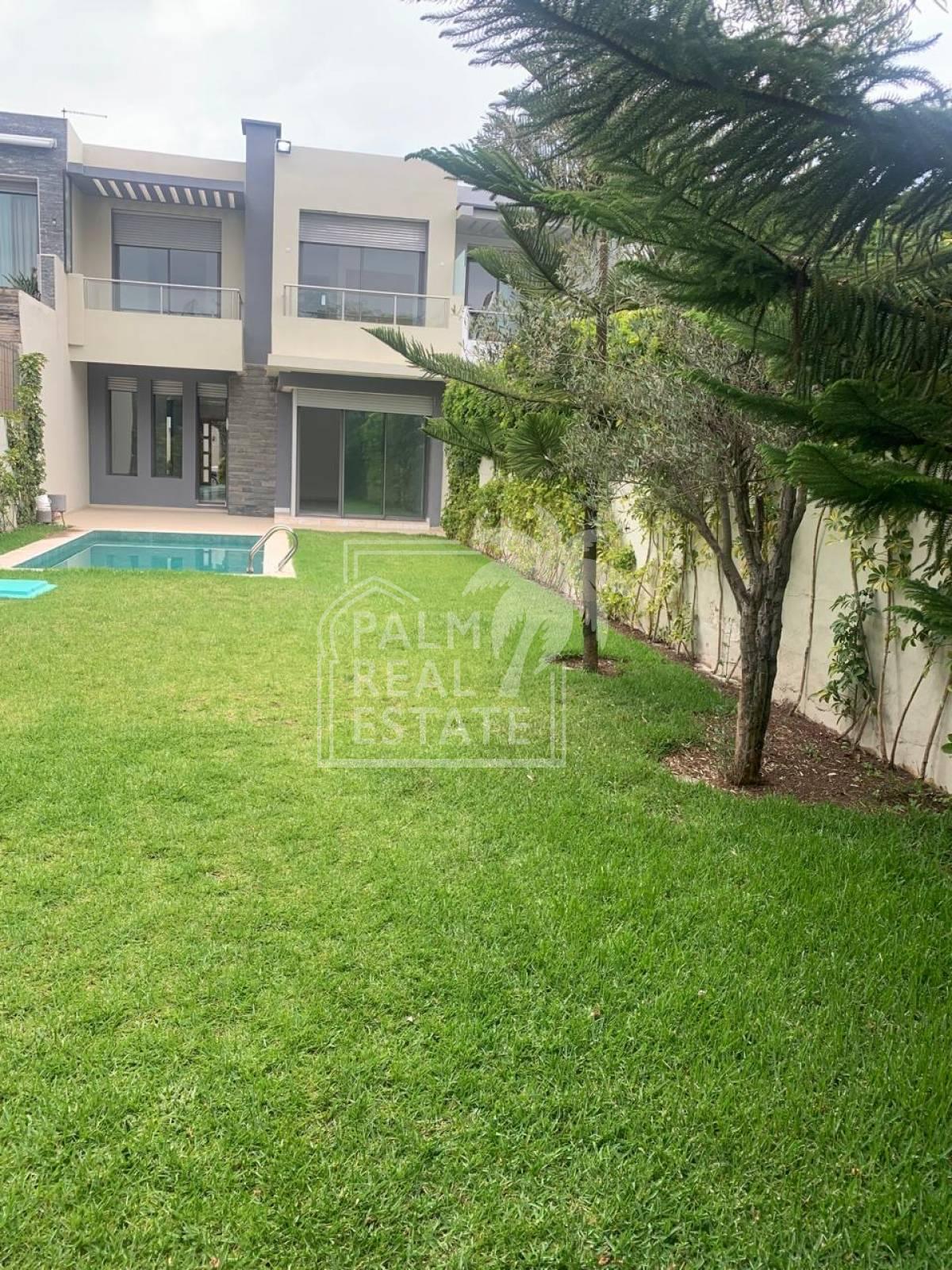 À louer :Villa contemporaine de prestige à Bouskoura