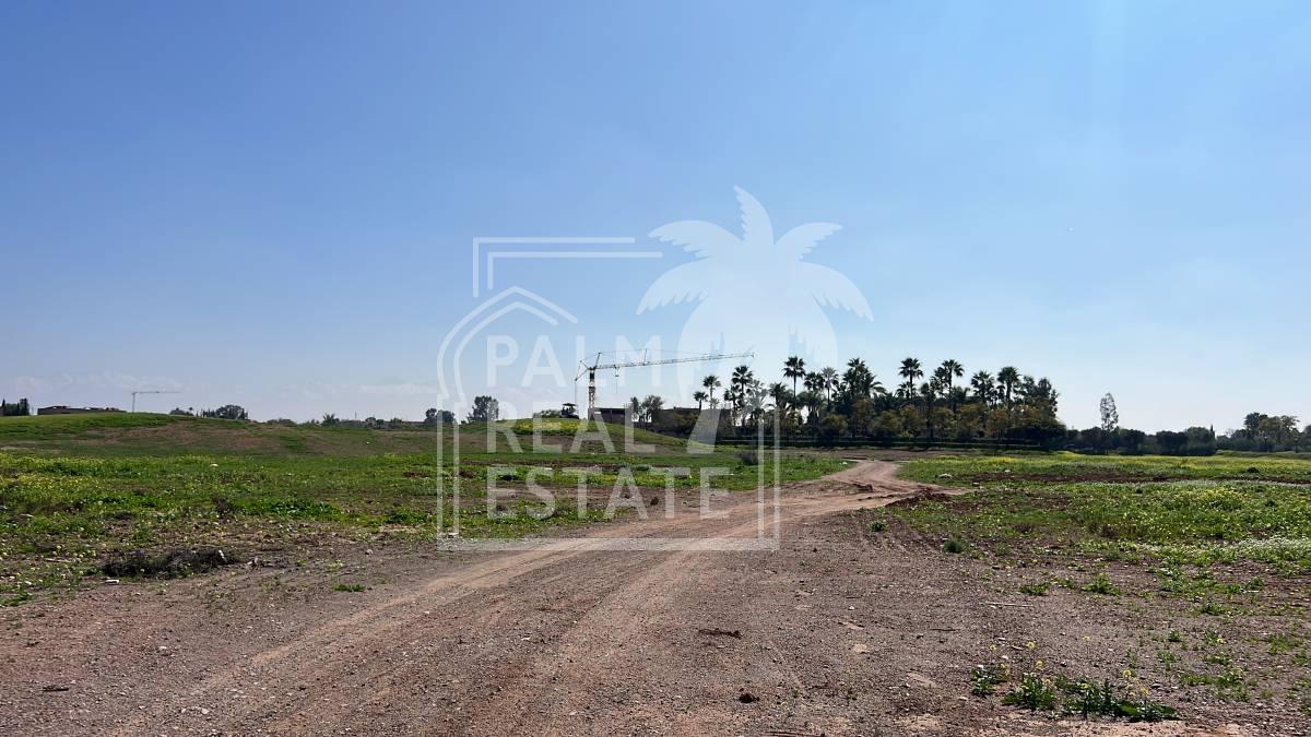 Terrain d’exception à vendre à Amelkis 2 – Vue golf & jardin